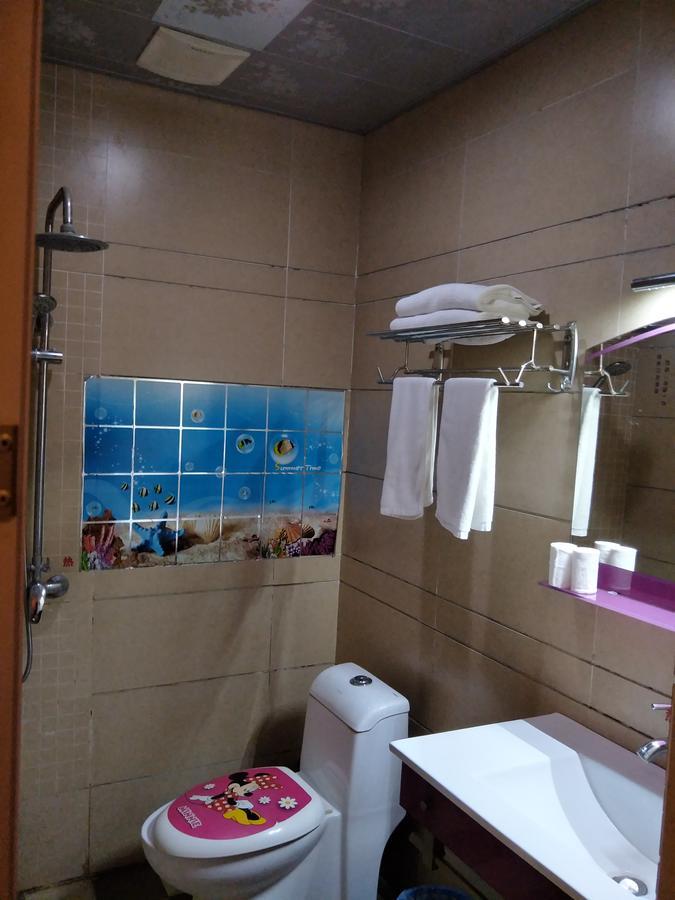 Emeishan Moon Bay Hotel Exterior photo