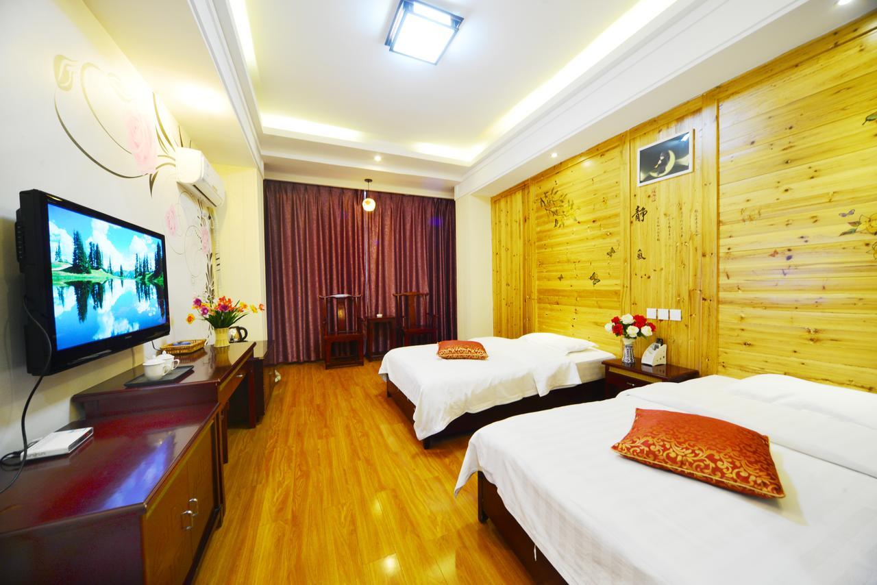 Emeishan Moon Bay Hotel Exterior photo