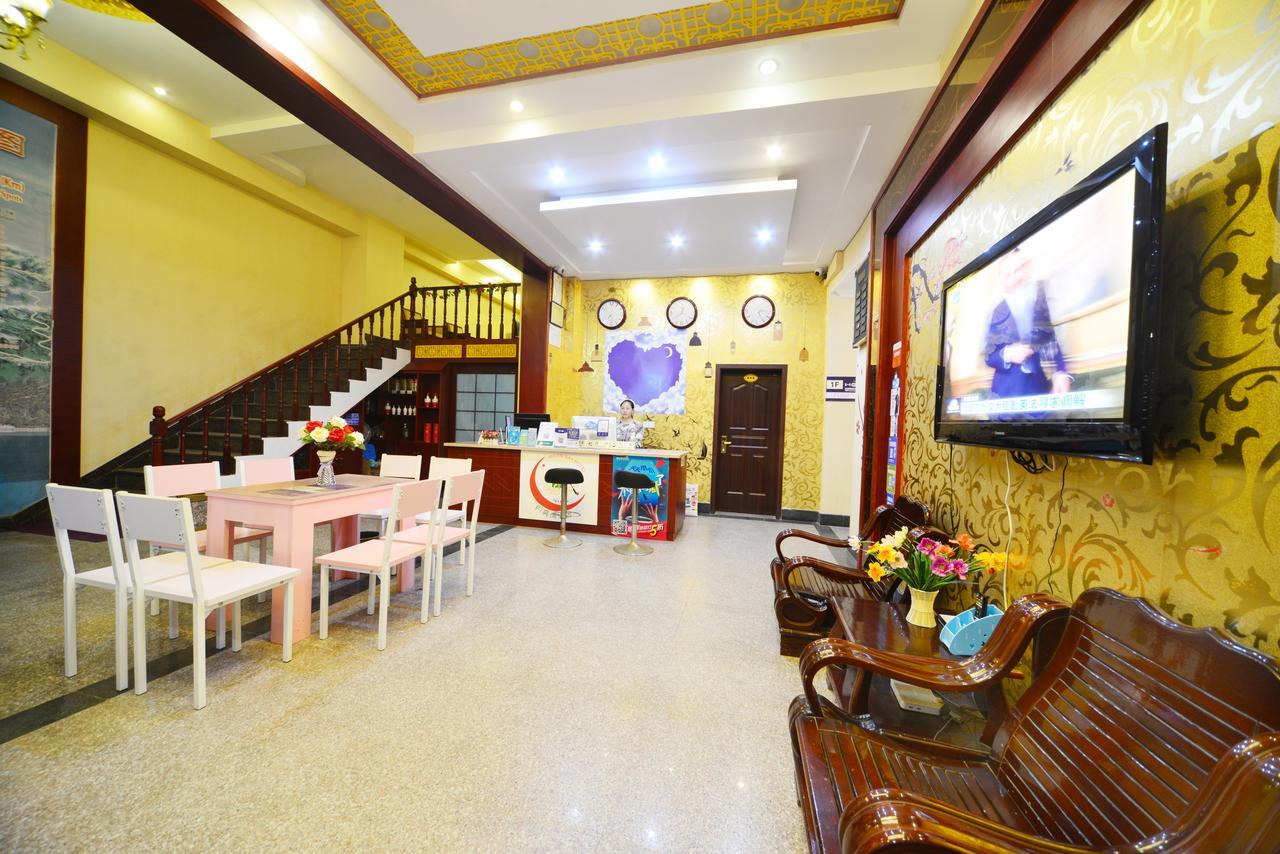 Emeishan Moon Bay Hotel Exterior photo