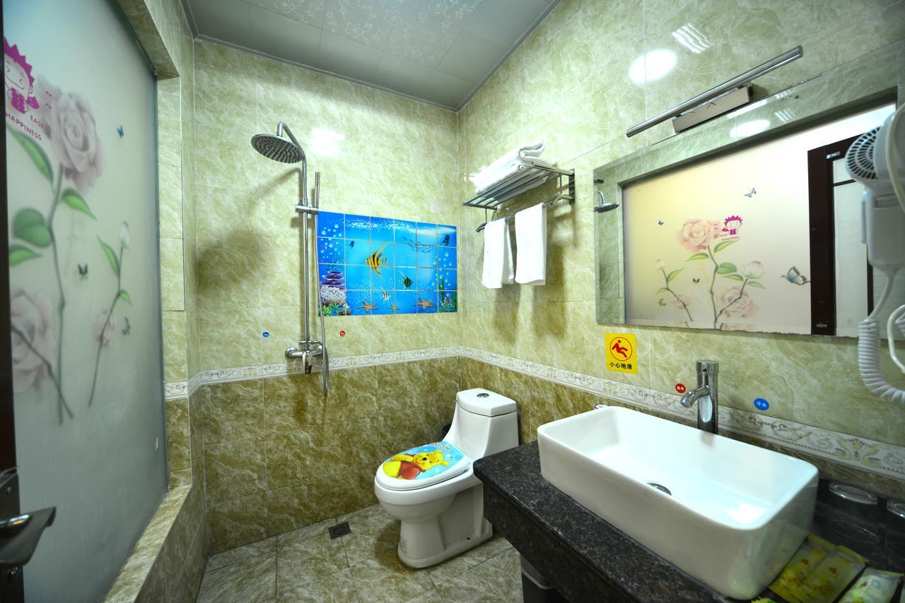 Emeishan Moon Bay Hotel Exterior photo