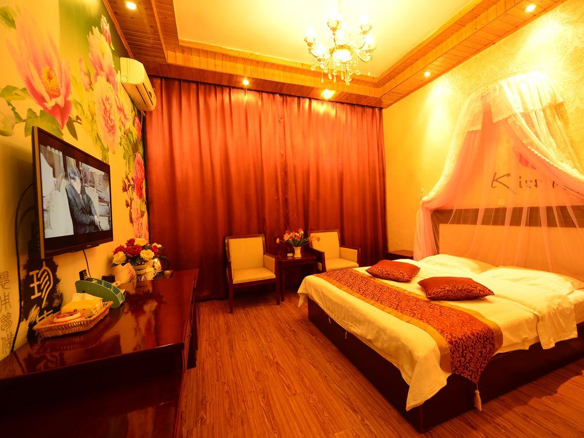 Emeishan Moon Bay Hotel Exterior photo
