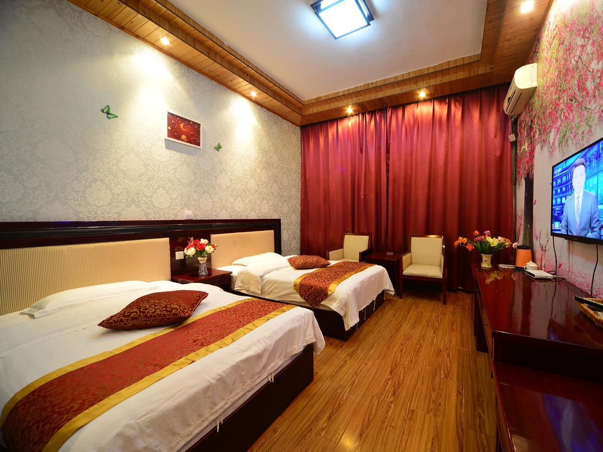Emeishan Moon Bay Hotel Exterior photo