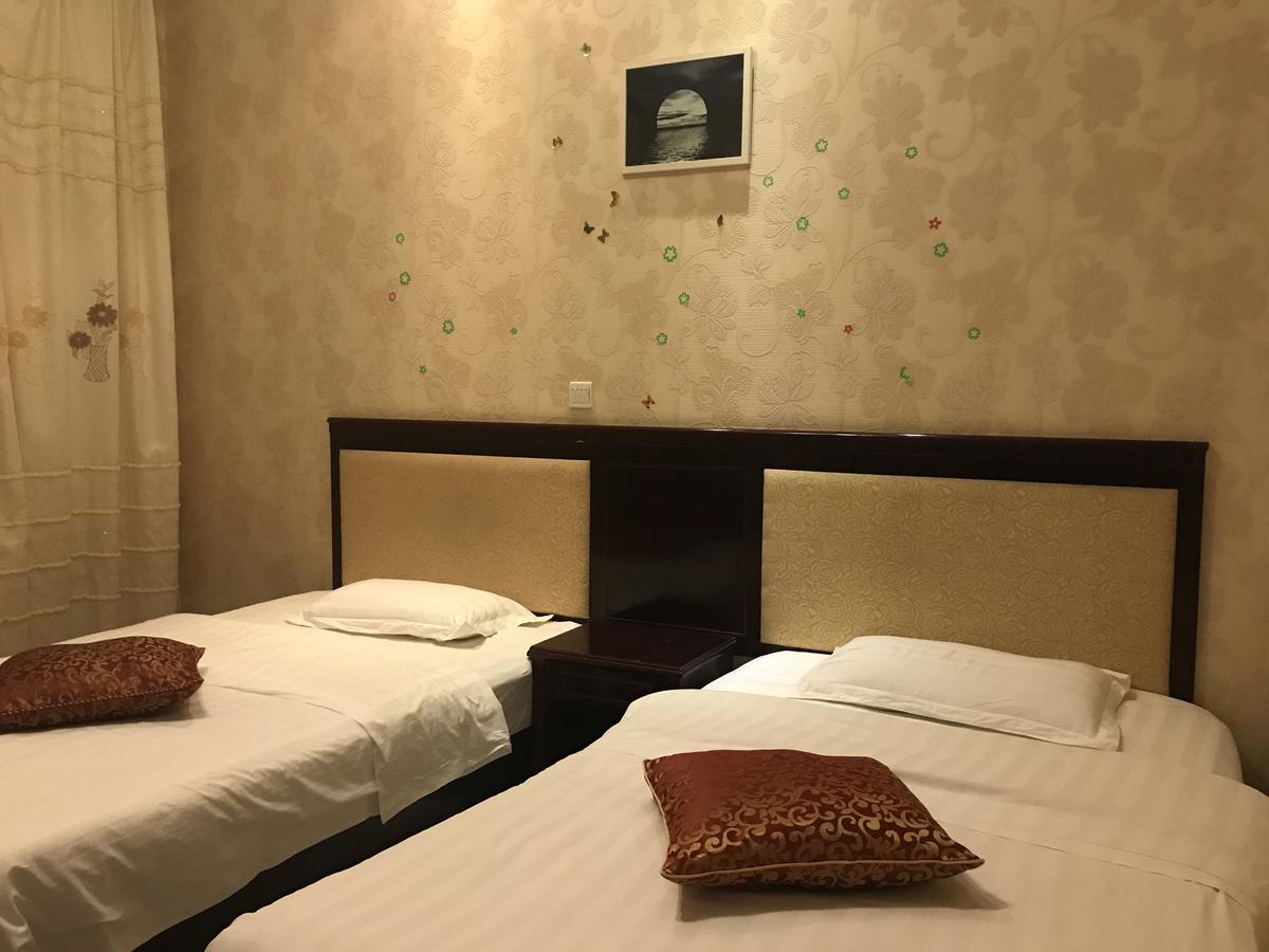 Emeishan Moon Bay Hotel Exterior photo
