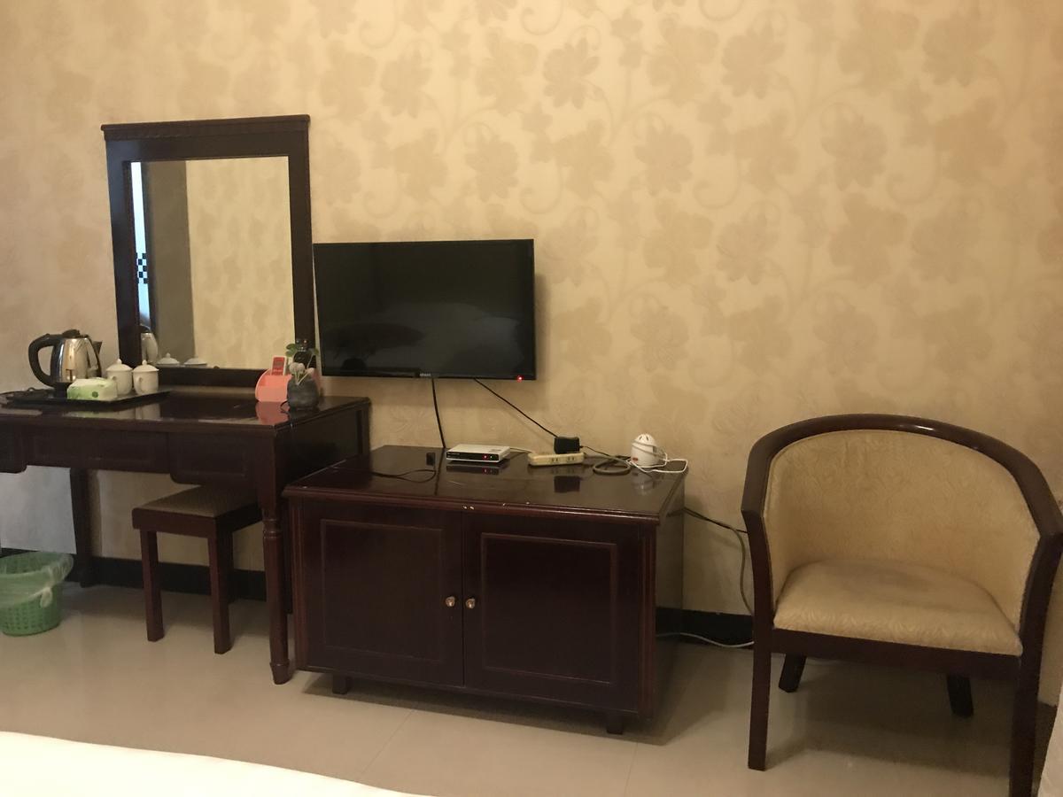 Emeishan Moon Bay Hotel Exterior photo